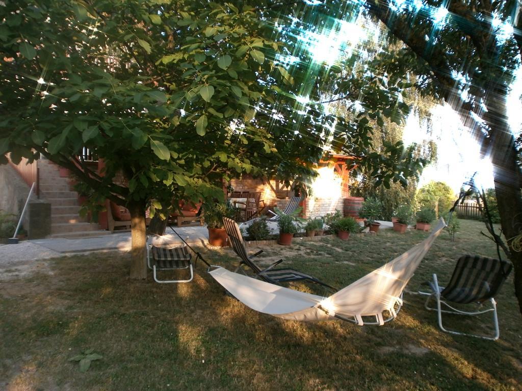 Feher Rozsa Apartman Cserszegtomaj Rum bild