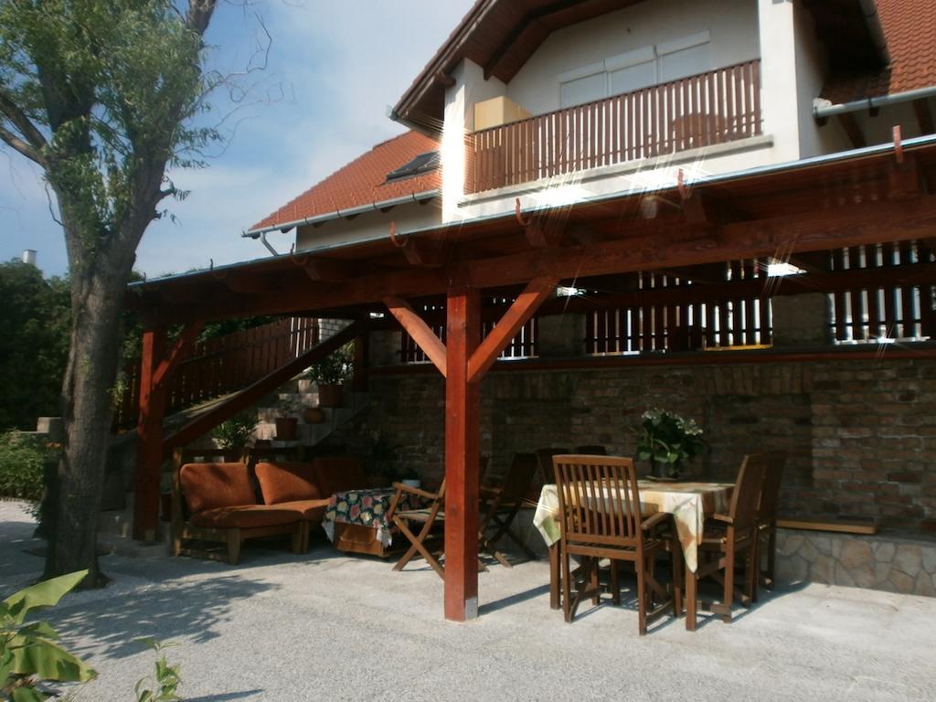 Feher Rozsa Apartman Cserszegtomaj Rum bild